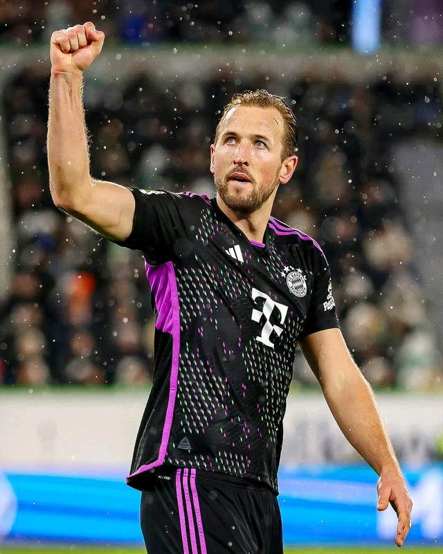 凯恩在巴塞罗那比赛中重返赛场，出色发挥引发热议！上演精彩一战的简单介绍