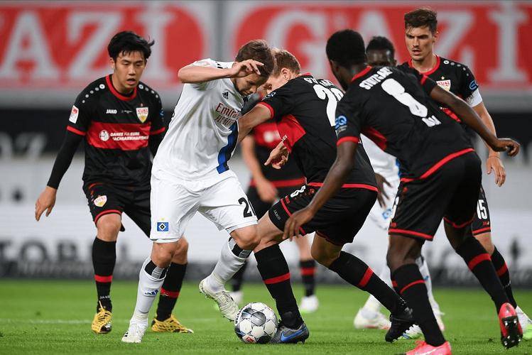 九游官网-集结日德甲焦点战，里昂造点机会，压力陡增，临场指挥获称赞(俄超联赛焦点战)