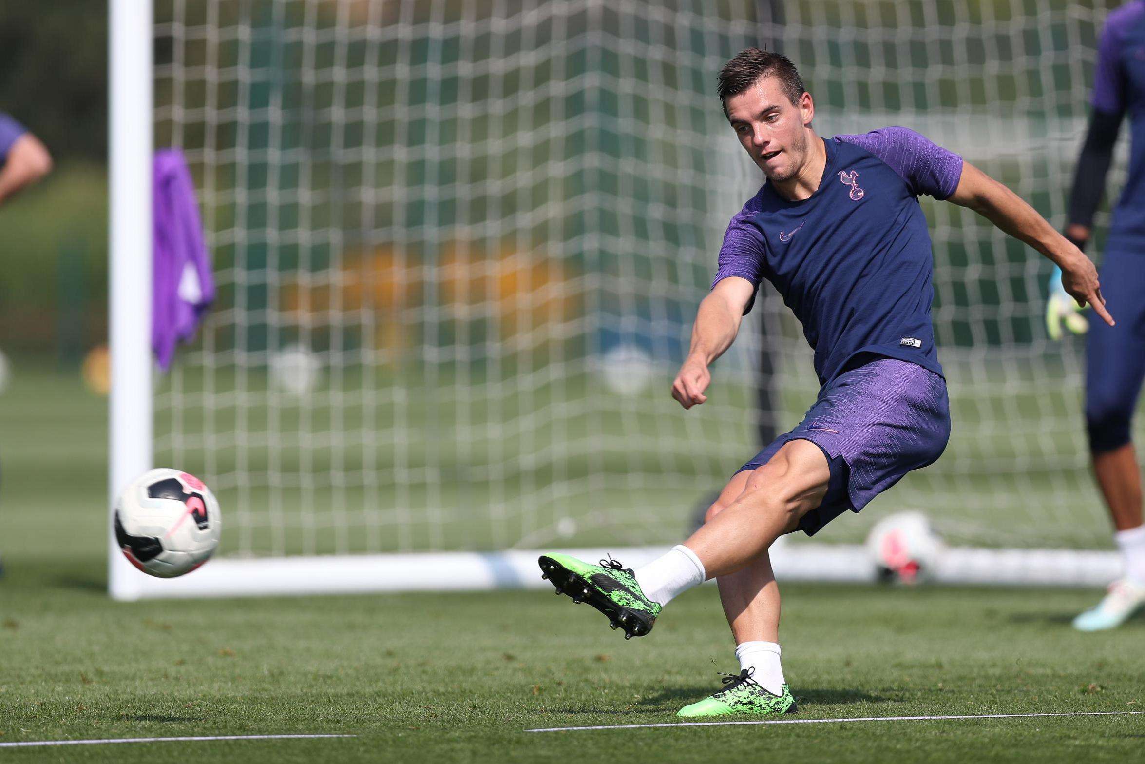 jiuyou游戏中心-国际比赛日体能课后，辽宁本钢调整名单备战足总杯，压力陡增，纪律约束更严格的简单介绍